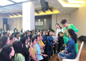 Enhancing Service Awareness in Scenic Areas: 'Dream Hometown' Conducts Service Etiquette Training